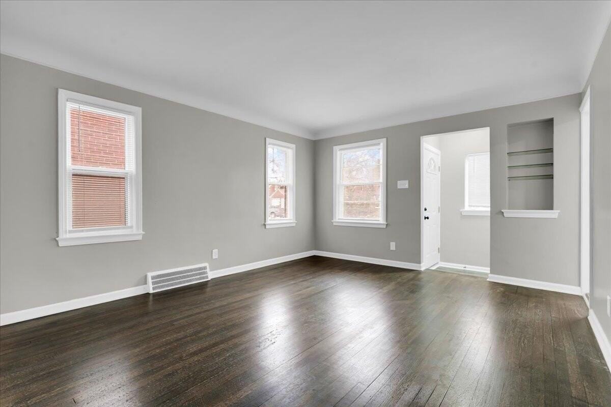 11235 Portlance St - Photo 3 of 22