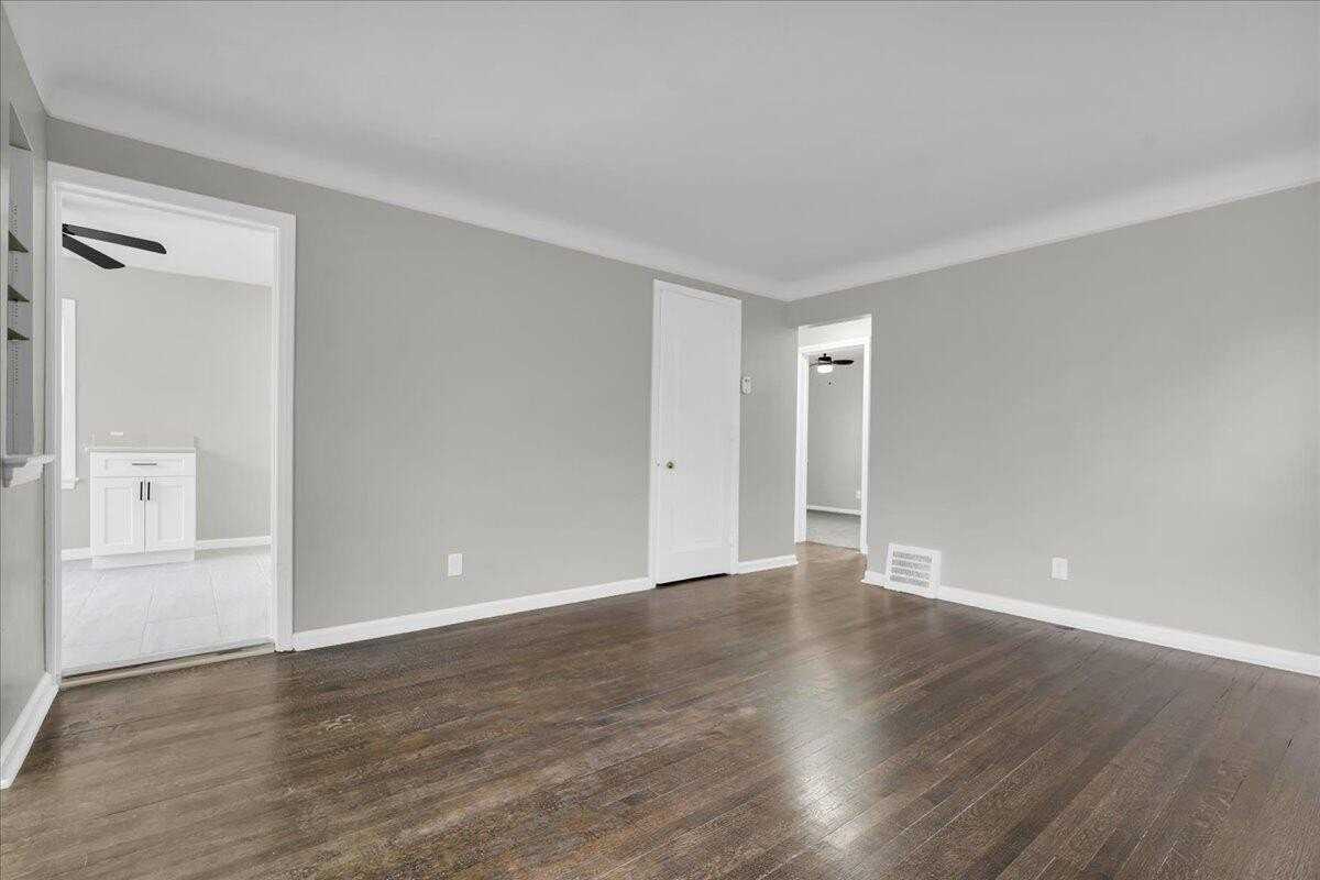 11235 Portlance St - Photo 5 of 22