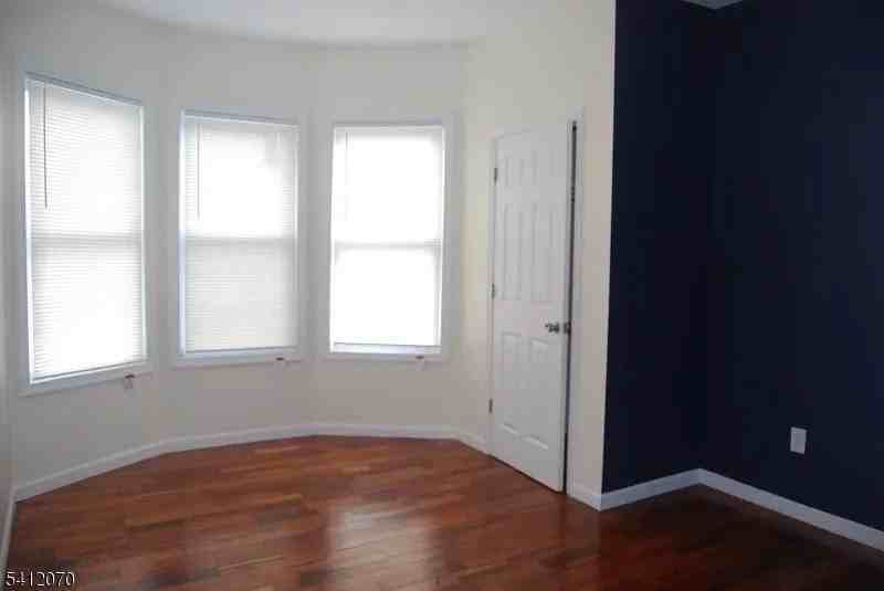 29 Alexander St #3 - Photo 2 of 6