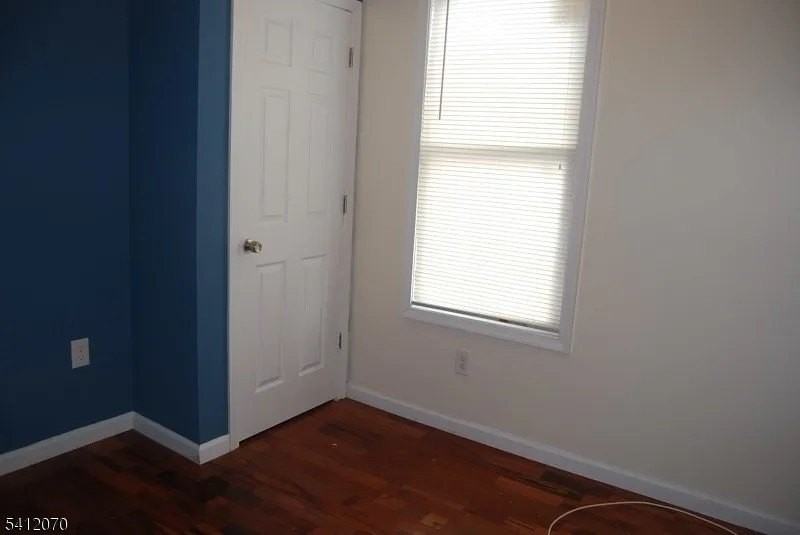 29 Alexander St #3 - Photo 5 of 6