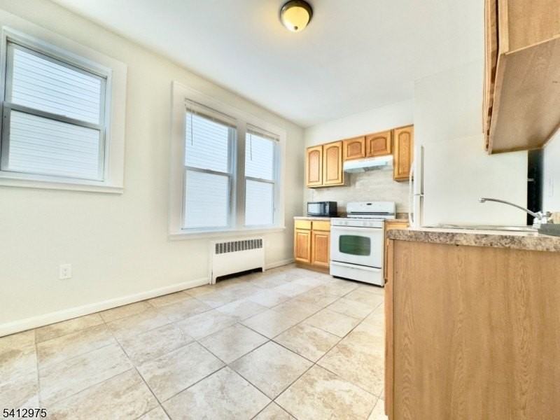 476 Grove St #2 - Photo 4 of 15