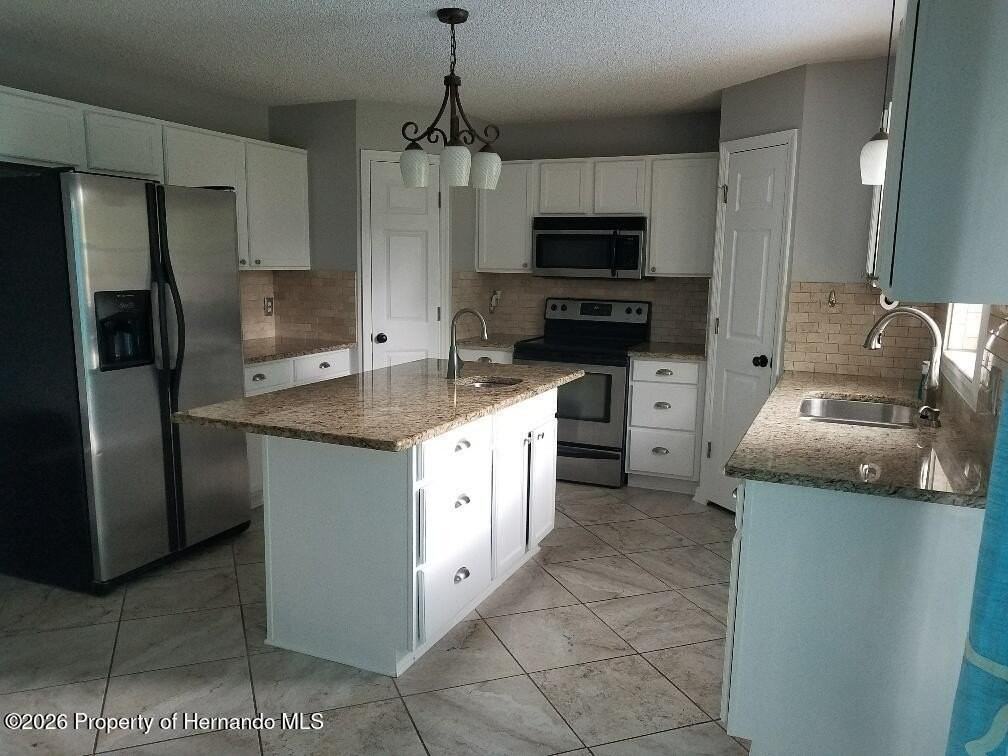 6289 Freeport Dr - Photo 6 of 29