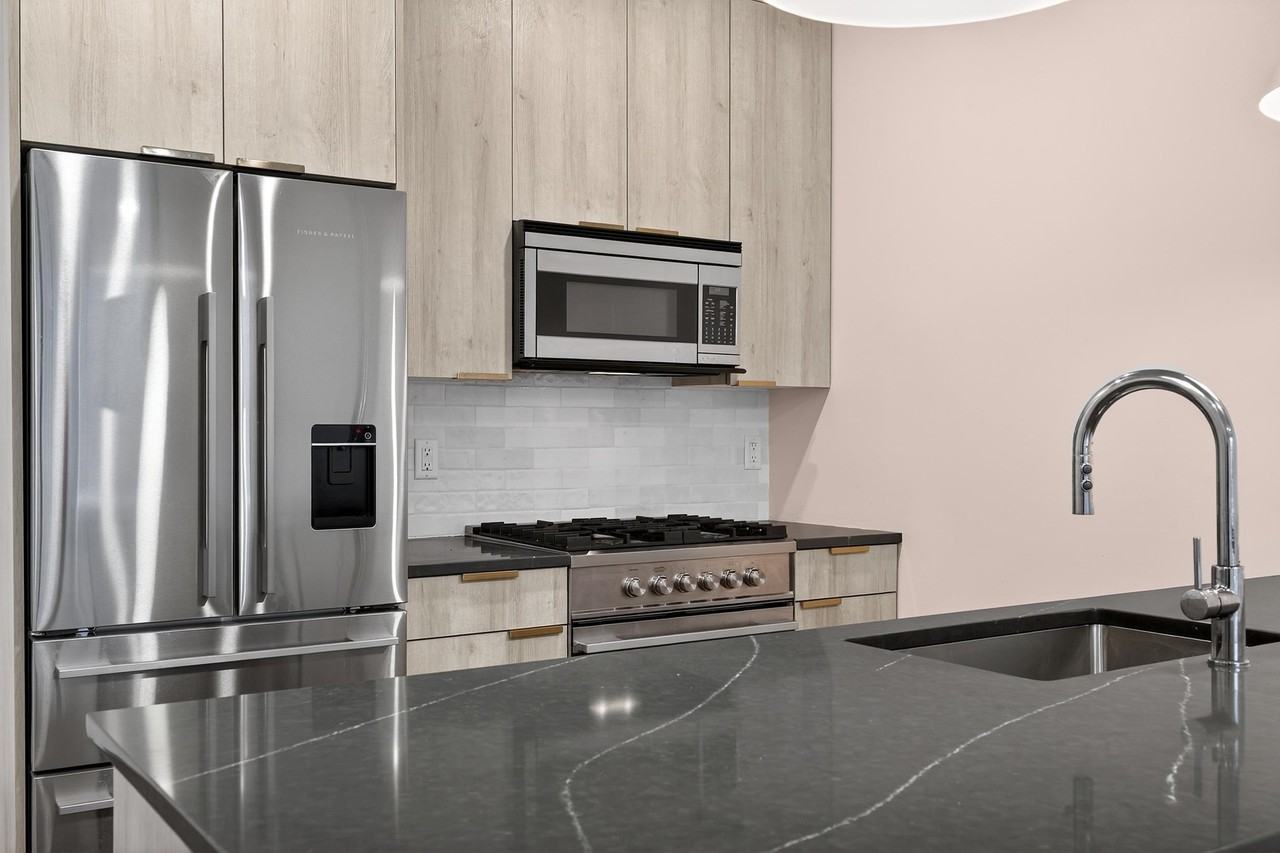 386 5th St #402 - Photo 2 of 14