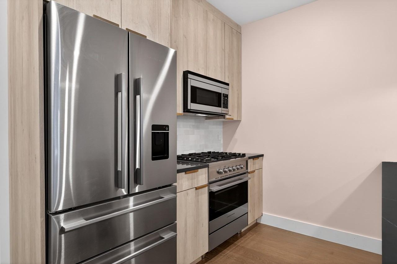 386 5th St #402 - Photo 4 of 14