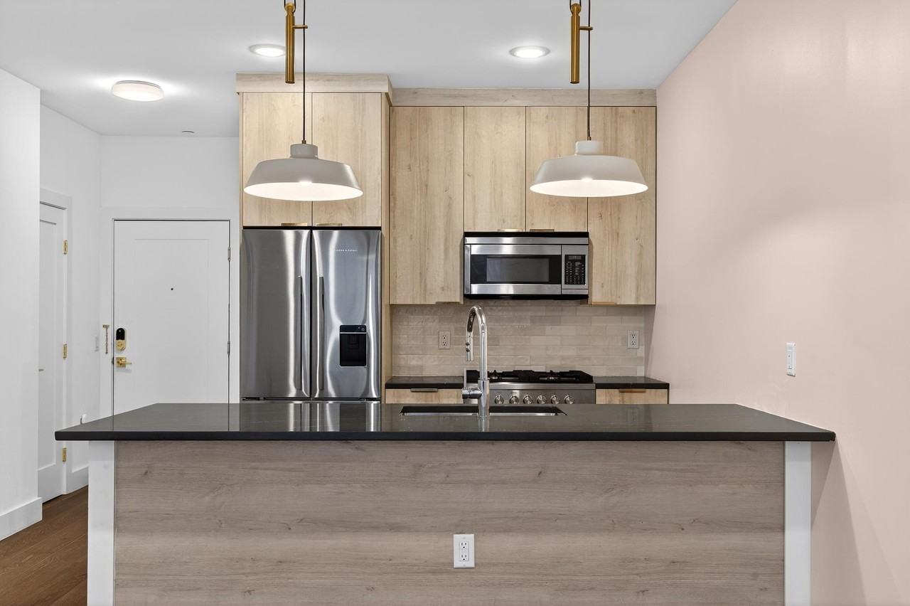 386 5th St #402 - Photo 5 of 14