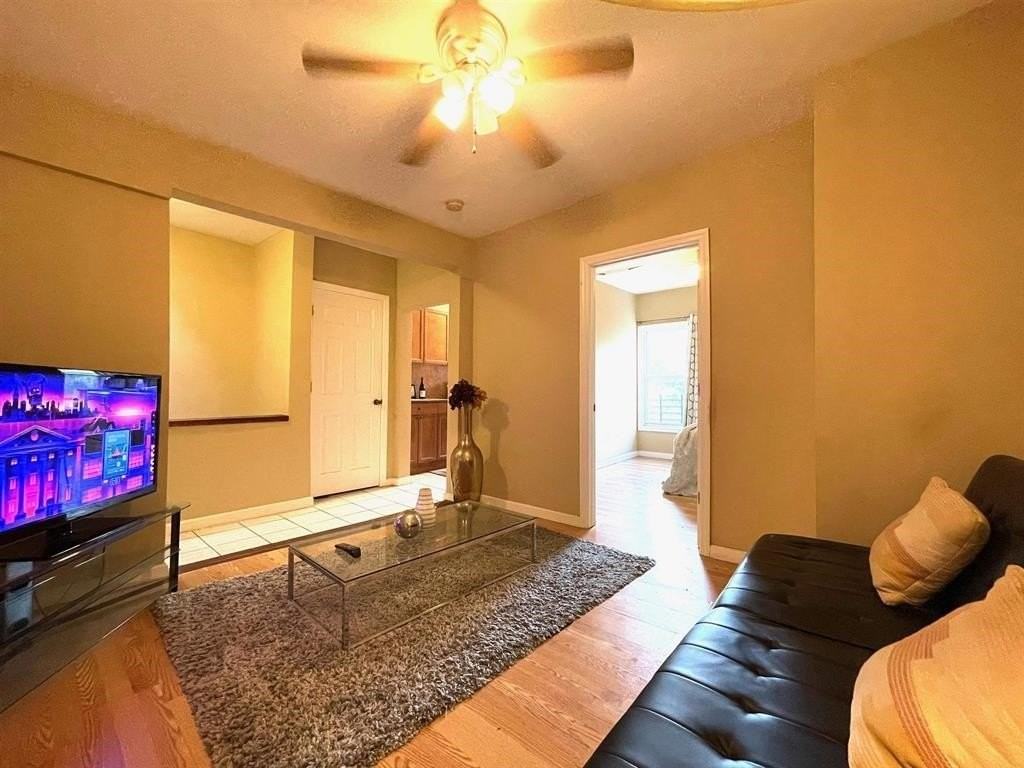 812 Grand St #3 - Photo 2 of 7