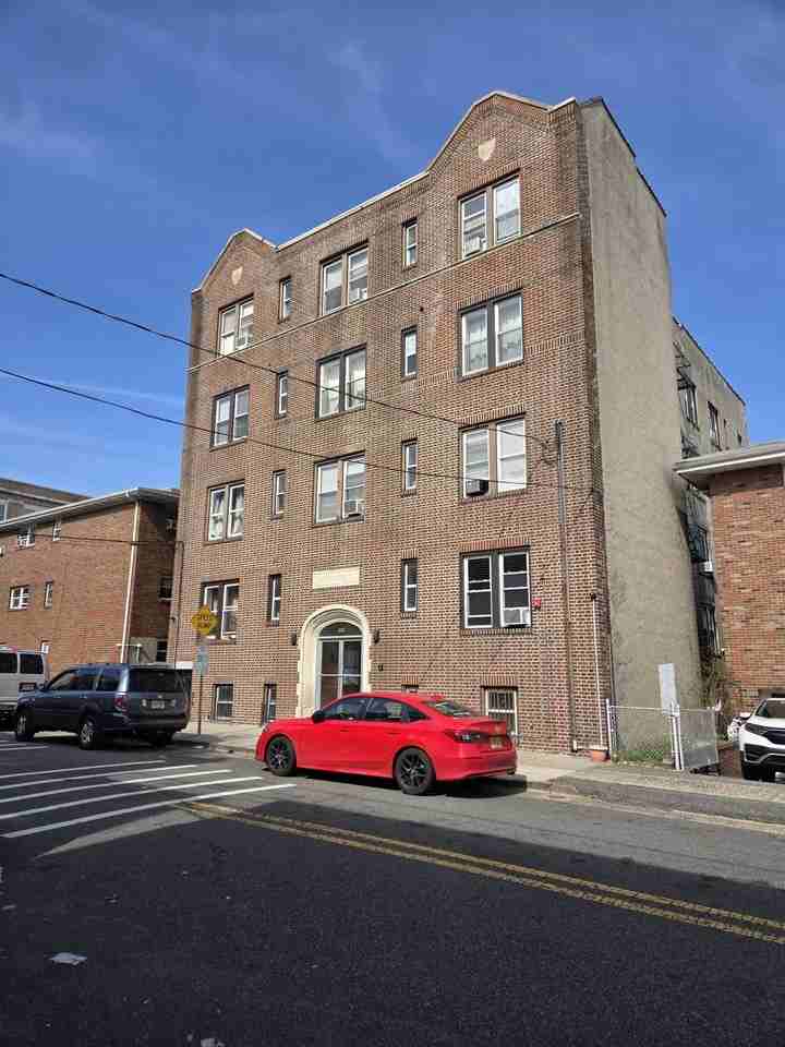 289 Day Ave #A4 - Photo 6 of 7