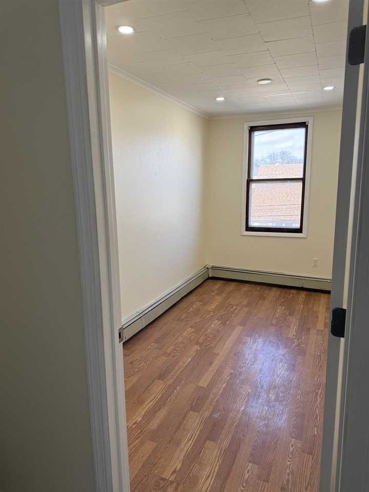 53 Crystal St #2 - Photo 5 of 14