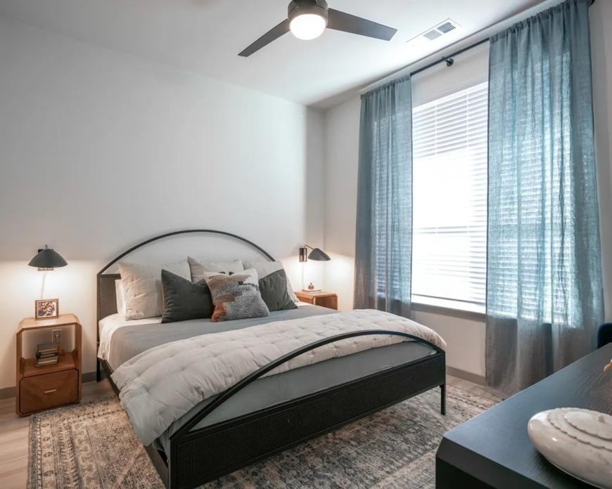 11605 Stonehollow Dr - Photo 7 of 10