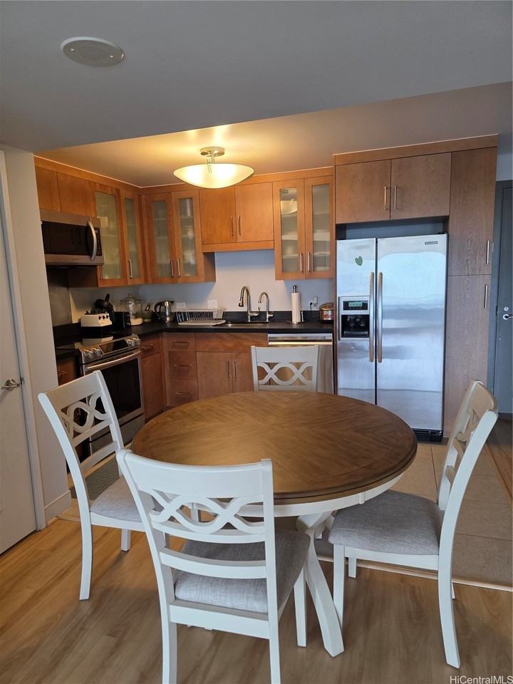 1009 Kapiolani Blvd Apt 4609 #4609 - Photo 3 of 9