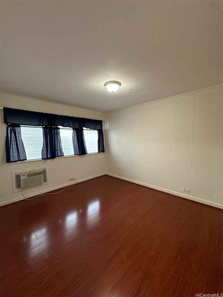 4894 Kilauea Ave Apt 3 - Photo 6 of 11