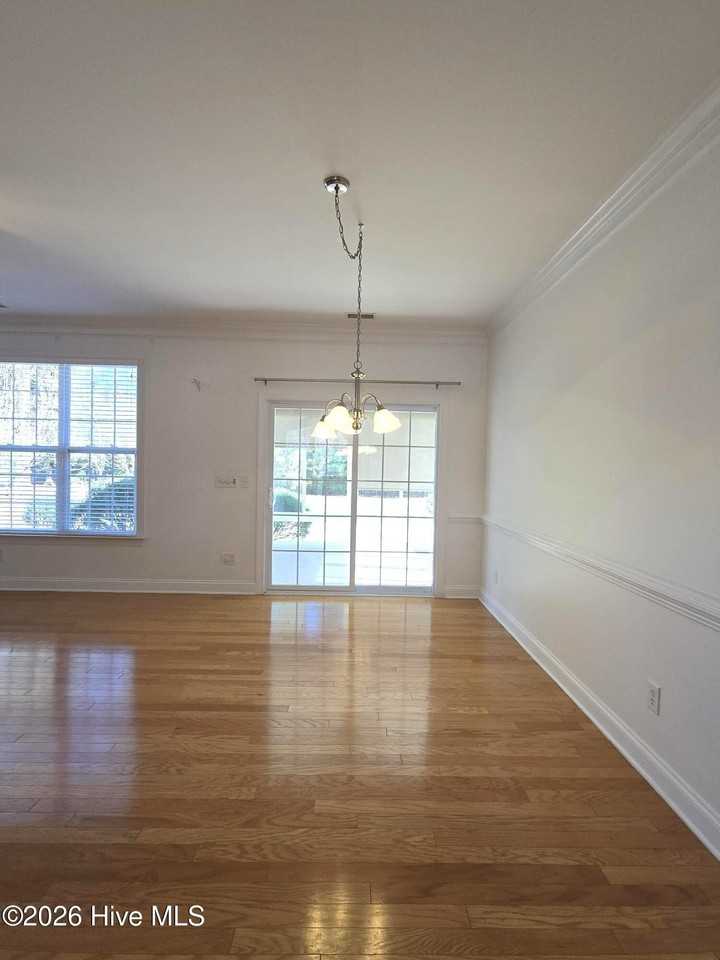 1105 Wyland Ct - Photo 5 of 36