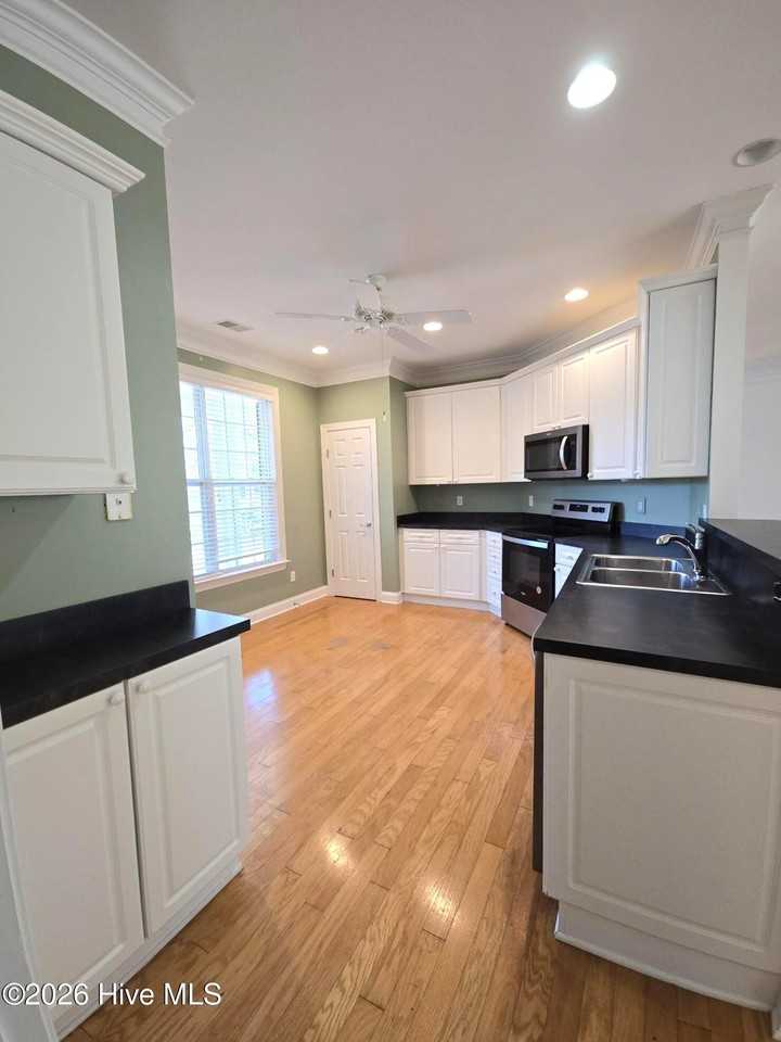 1105 Wyland Ct - Photo 6 of 36