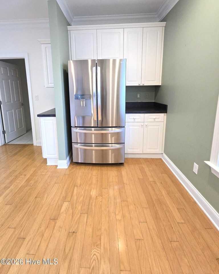 1105 Wyland Ct - Photo 7 of 36