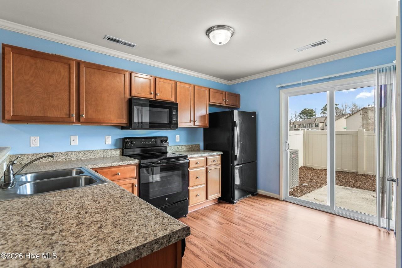 404 Sullivan Loop Rd - Photo 7 of 22