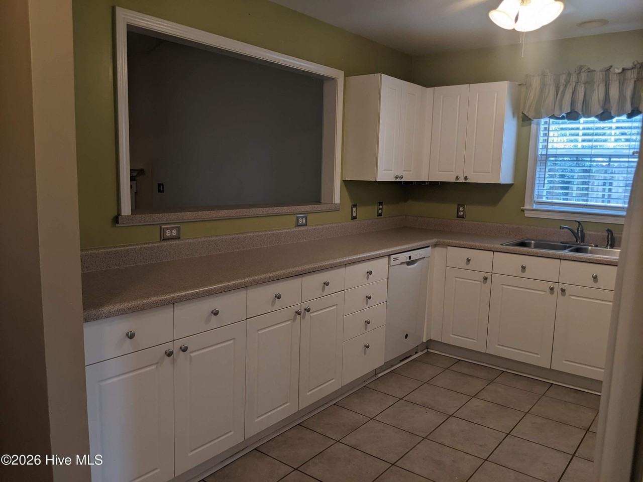 414 Foxwood Ln - Photo 2 of 18