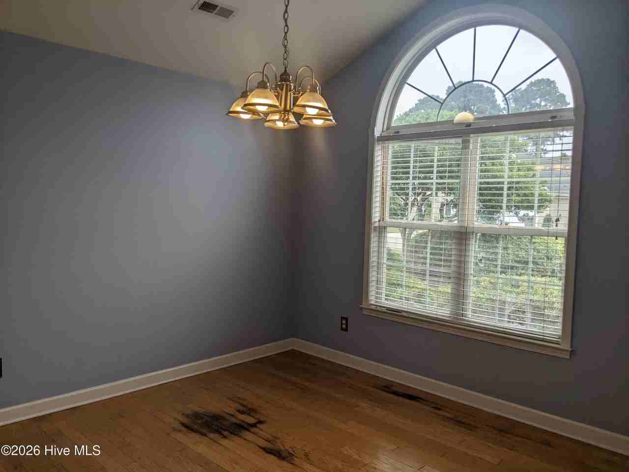 414 Foxwood Ln - Photo 3 of 18