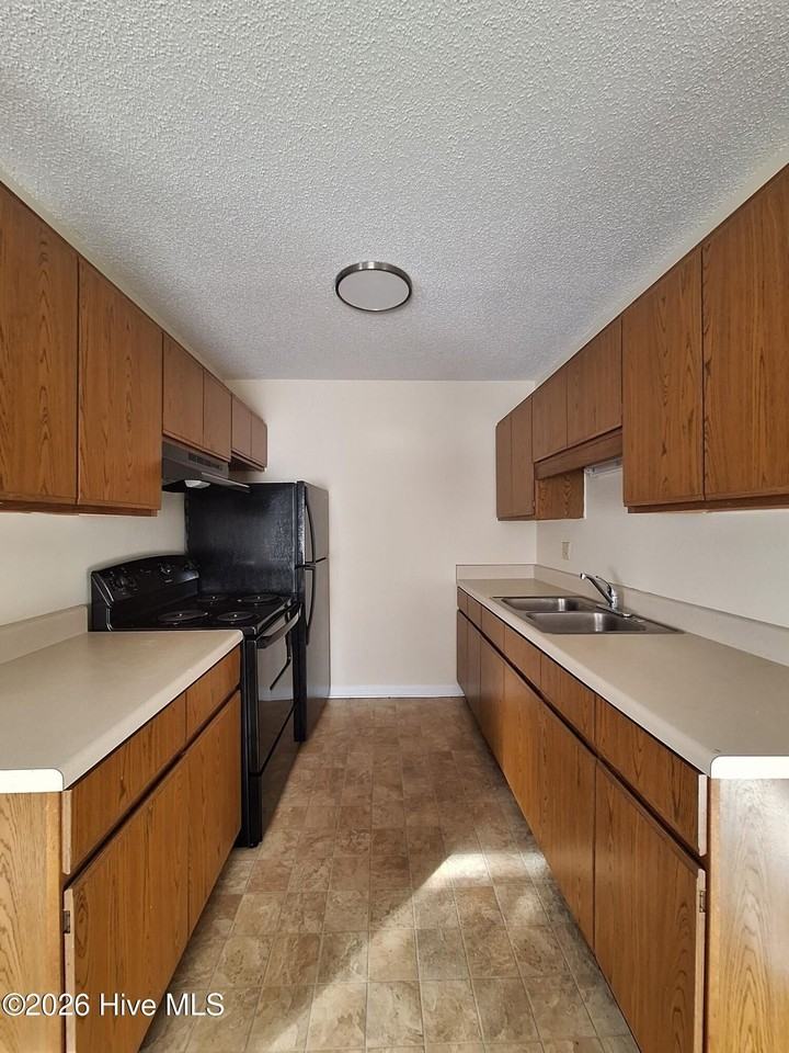 3002 Caldwell Ct Apt 8 - Photo 5 of 8