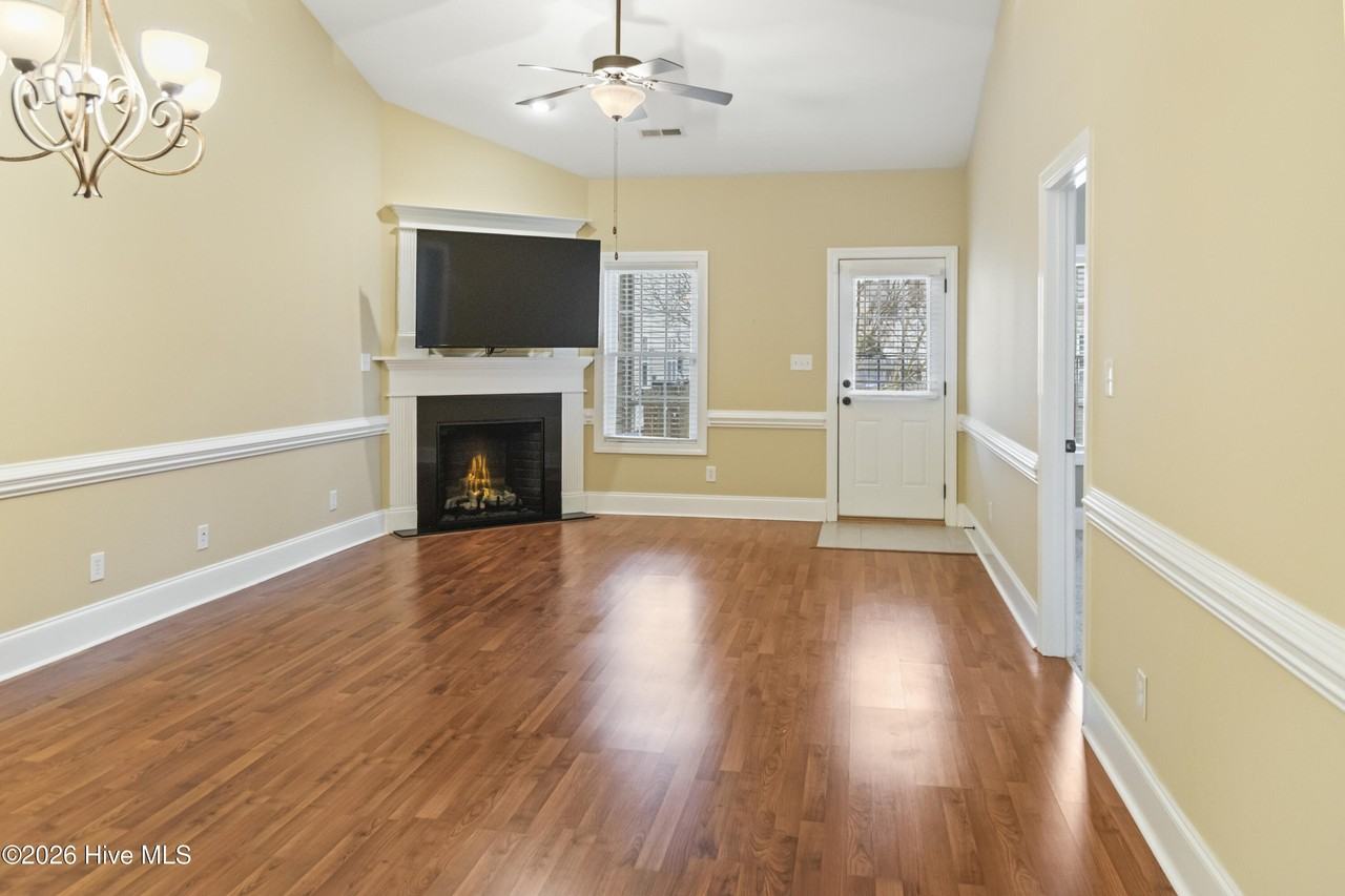 1624 Brook Hollow Dr Unit B - Photo 2 of 27