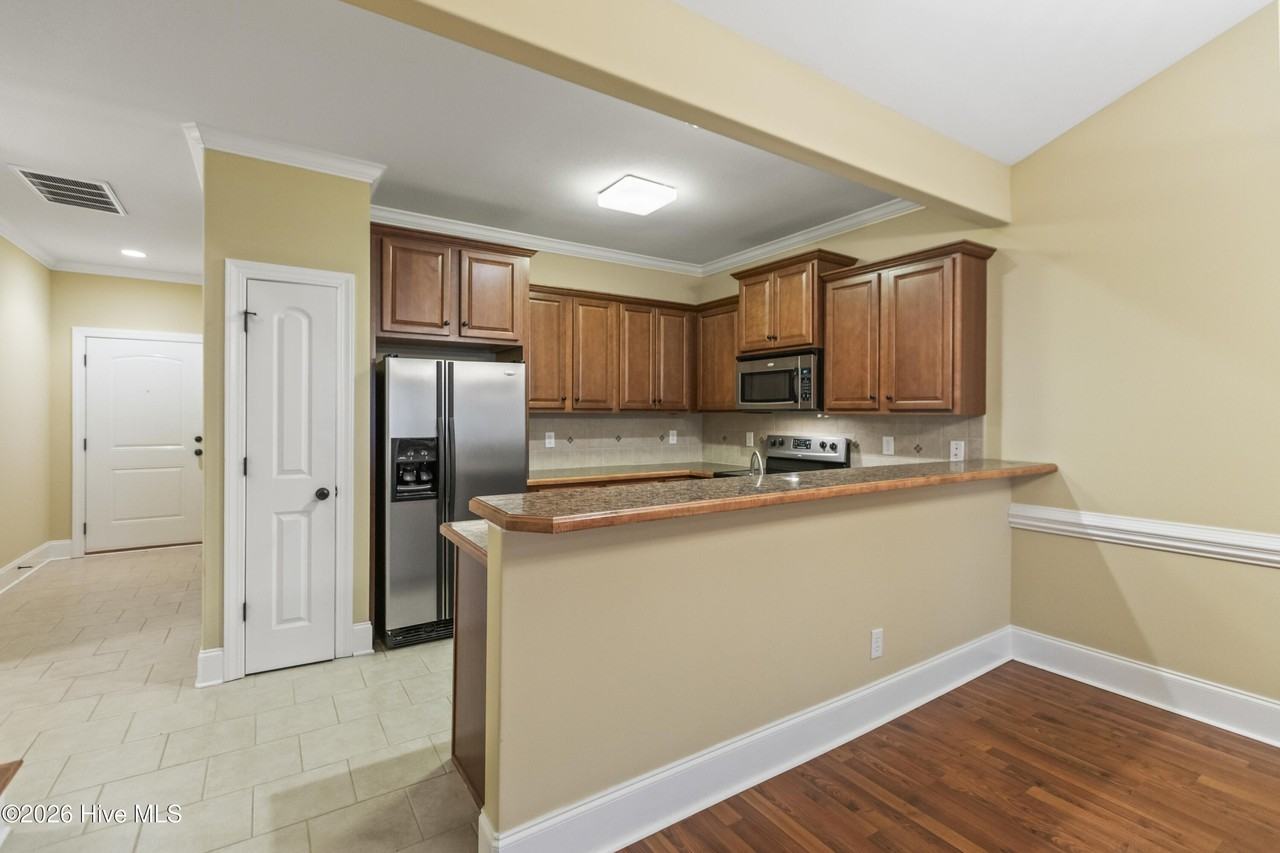 1624 Brook Hollow Dr Unit B - Photo 7 of 27