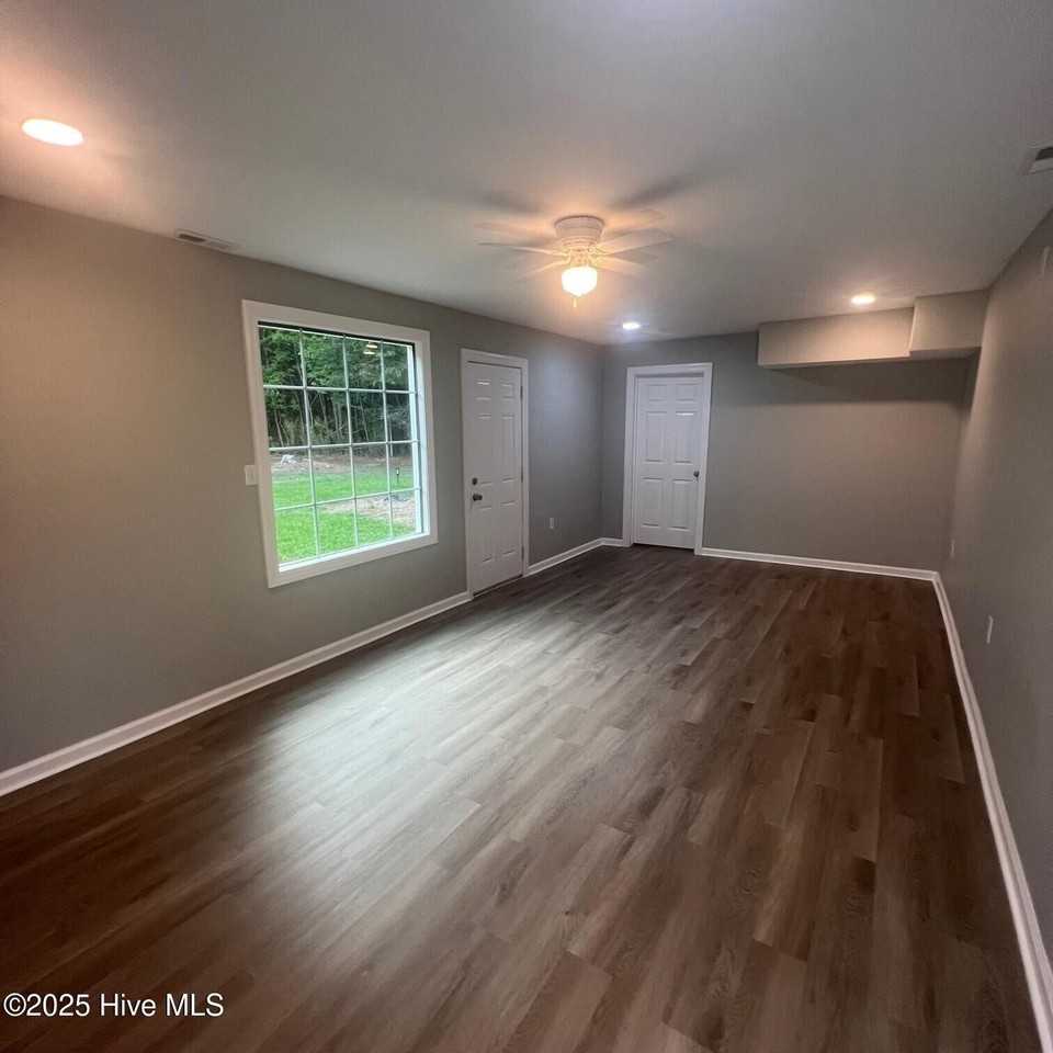 3651 Gallberry Rd - Photo 2 of 13