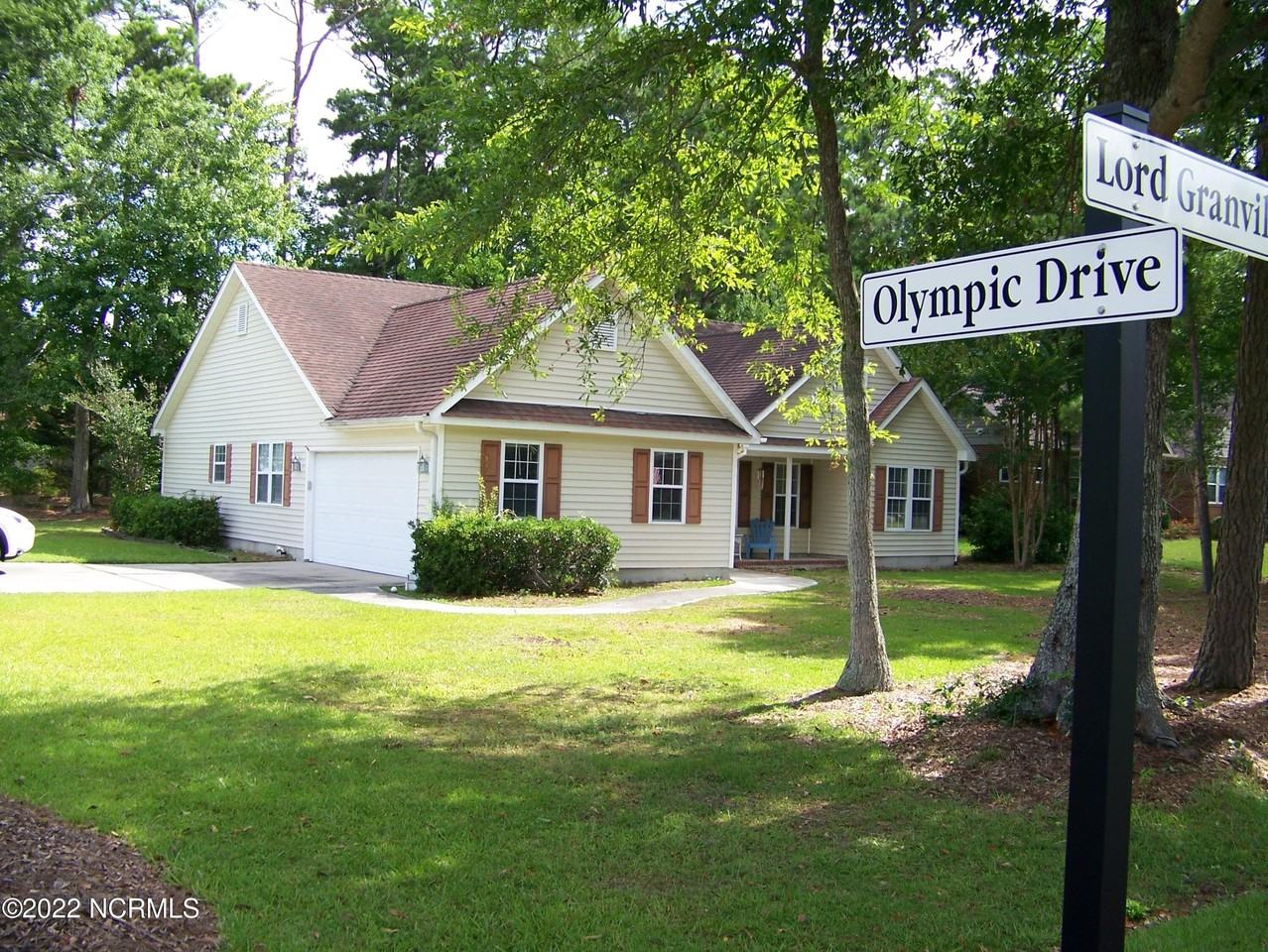 901 Lord Granville Dr - Photo 3 of 23