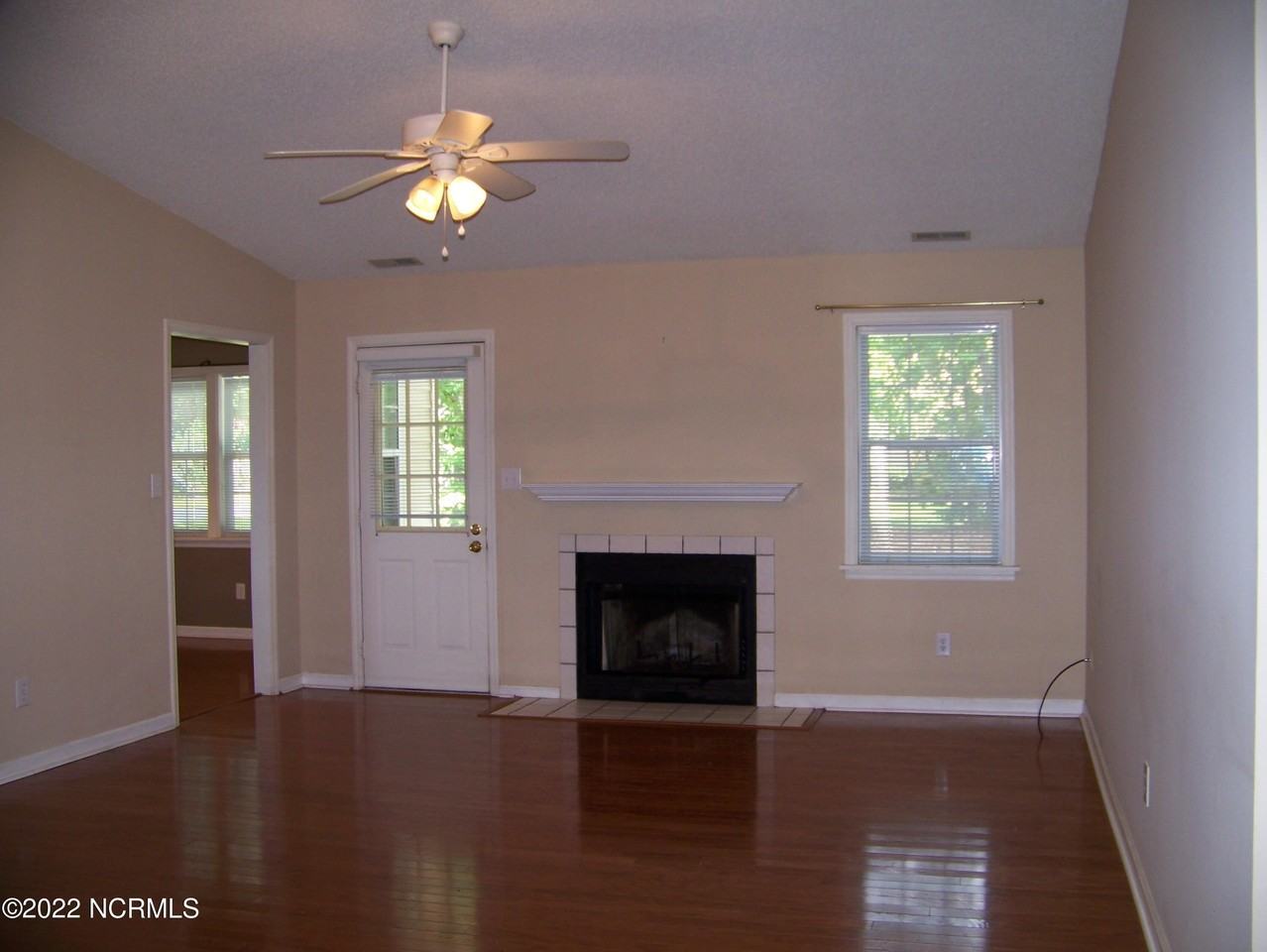 901 Lord Granville Dr - Photo 6 of 23