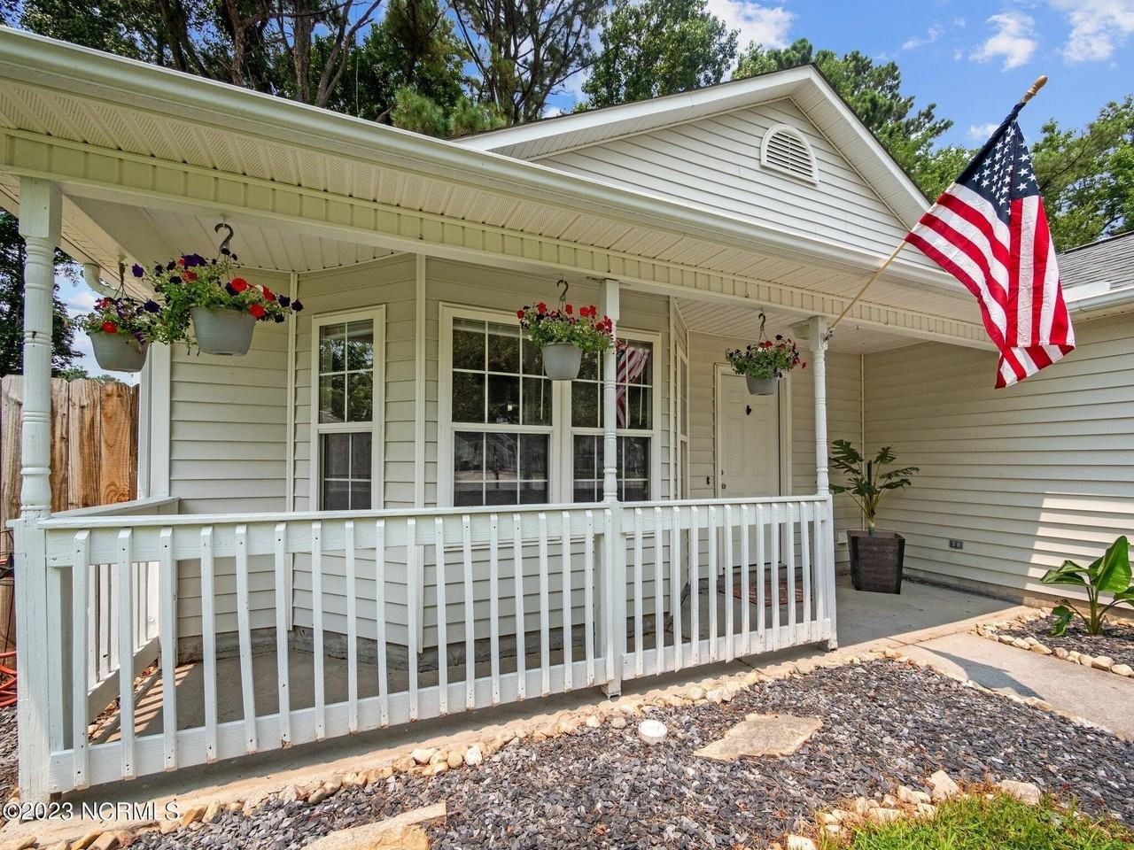 1212 Gerald Dr - Photo 3 of 43