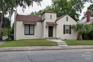 featured image of 1002 E 41st St