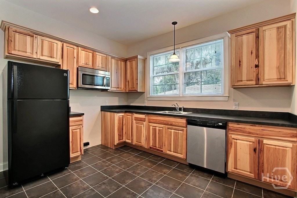 1002 E 41st St - Photo 6 of 16