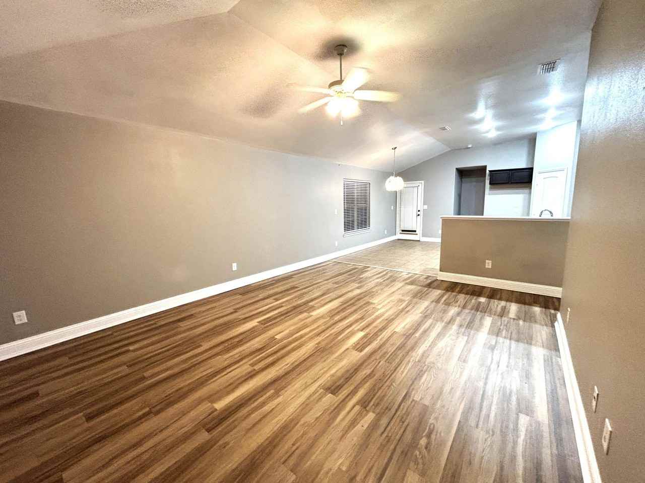 5534 111th St - Photo 3 of 19