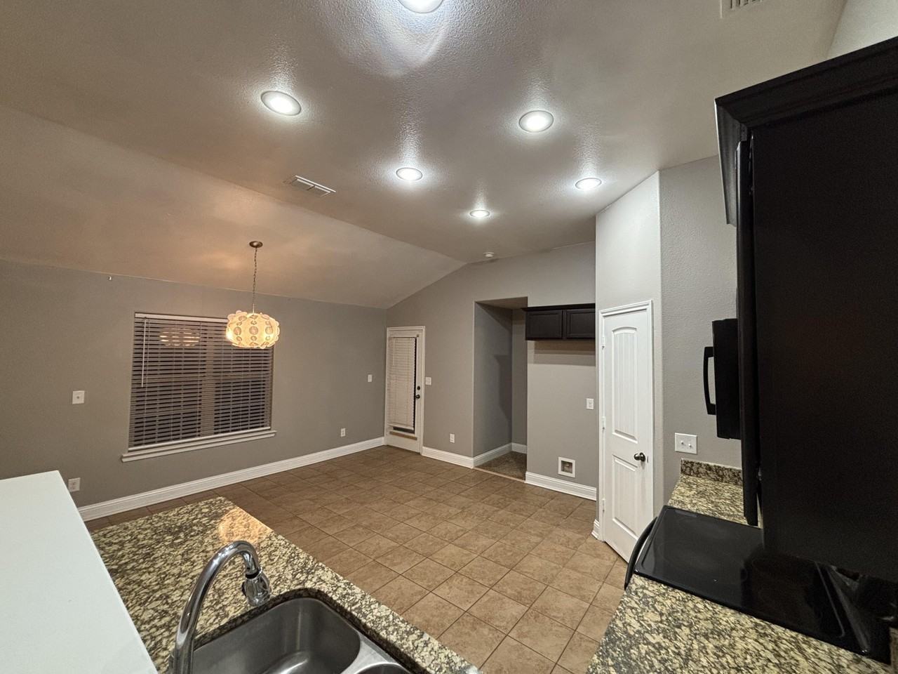 5534 111th St - Photo 5 of 19