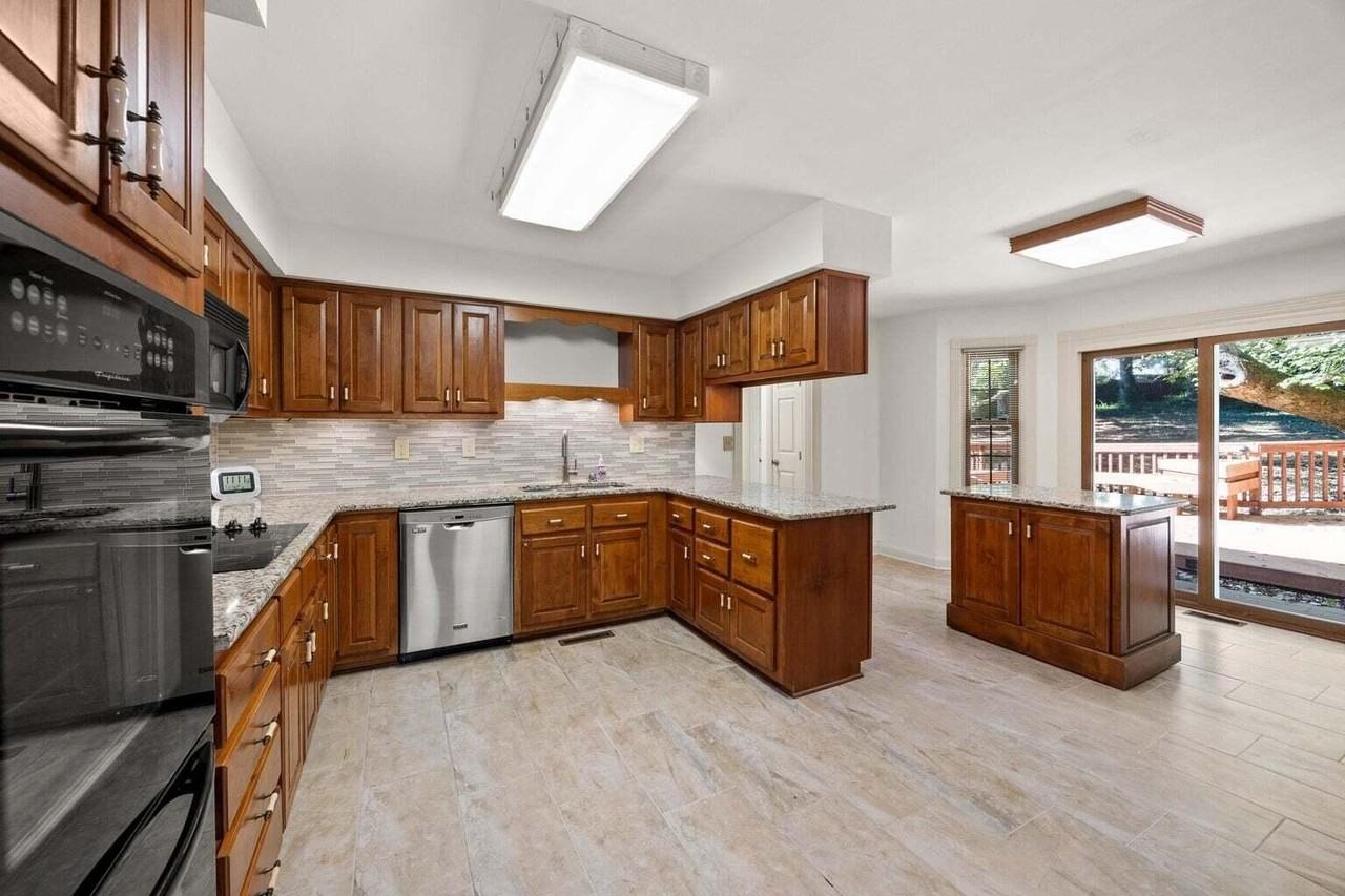 3397 Lyon Dr - Photo 6 of 30