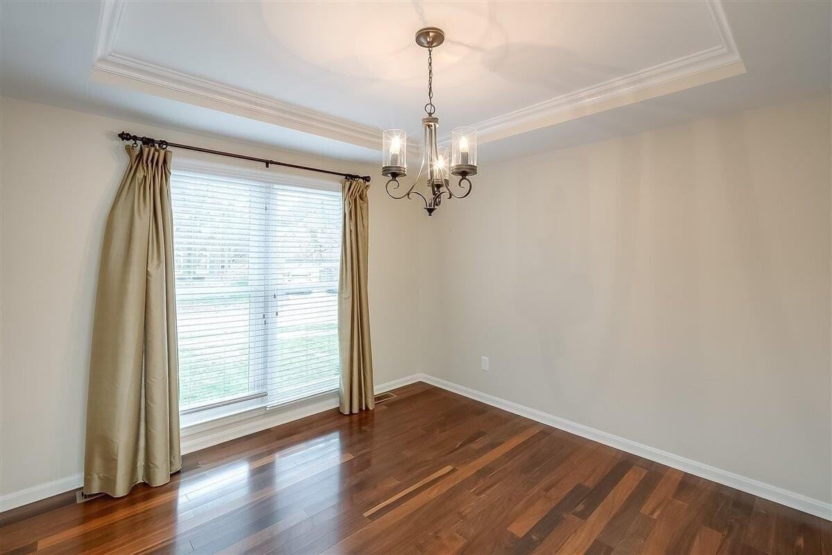 604 Hunters Green Ct - Photo 6 of 33