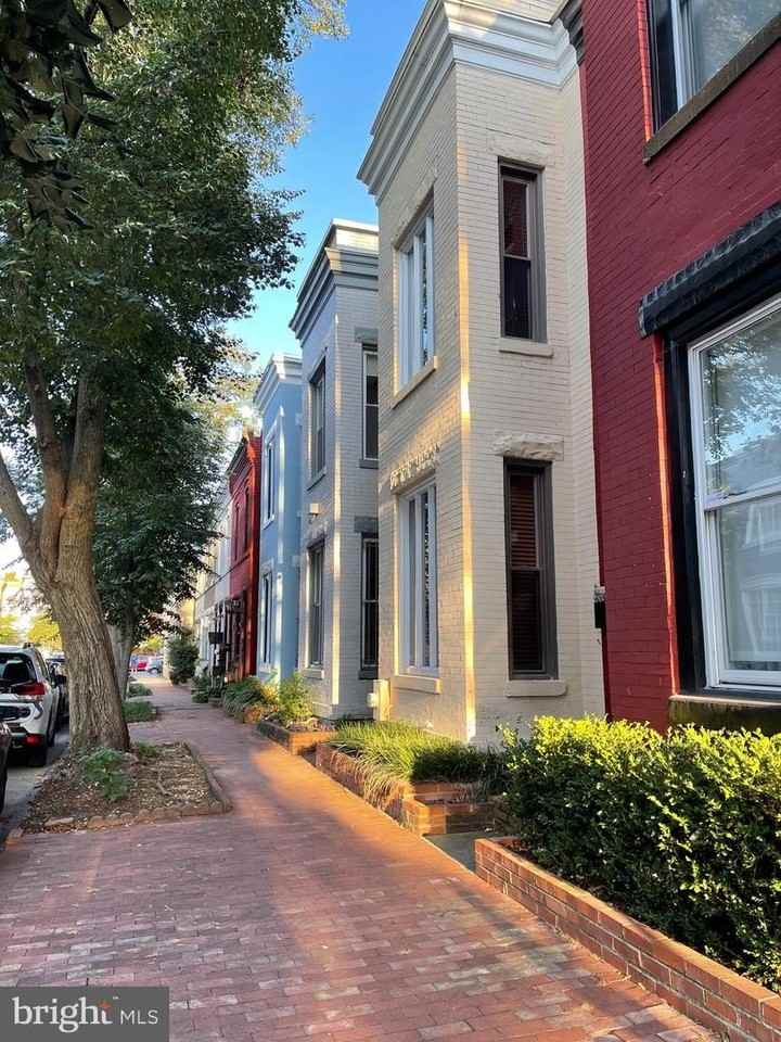 1231 Linden Pl Ne - Photo 2 of 50