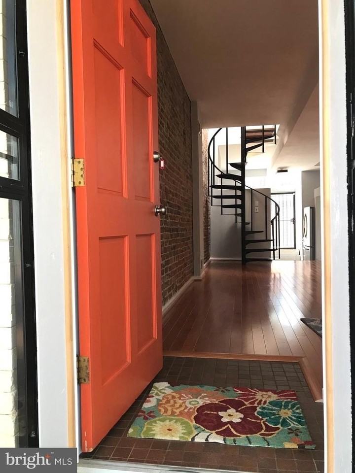 1231 Linden Pl Ne - Photo 3 of 50