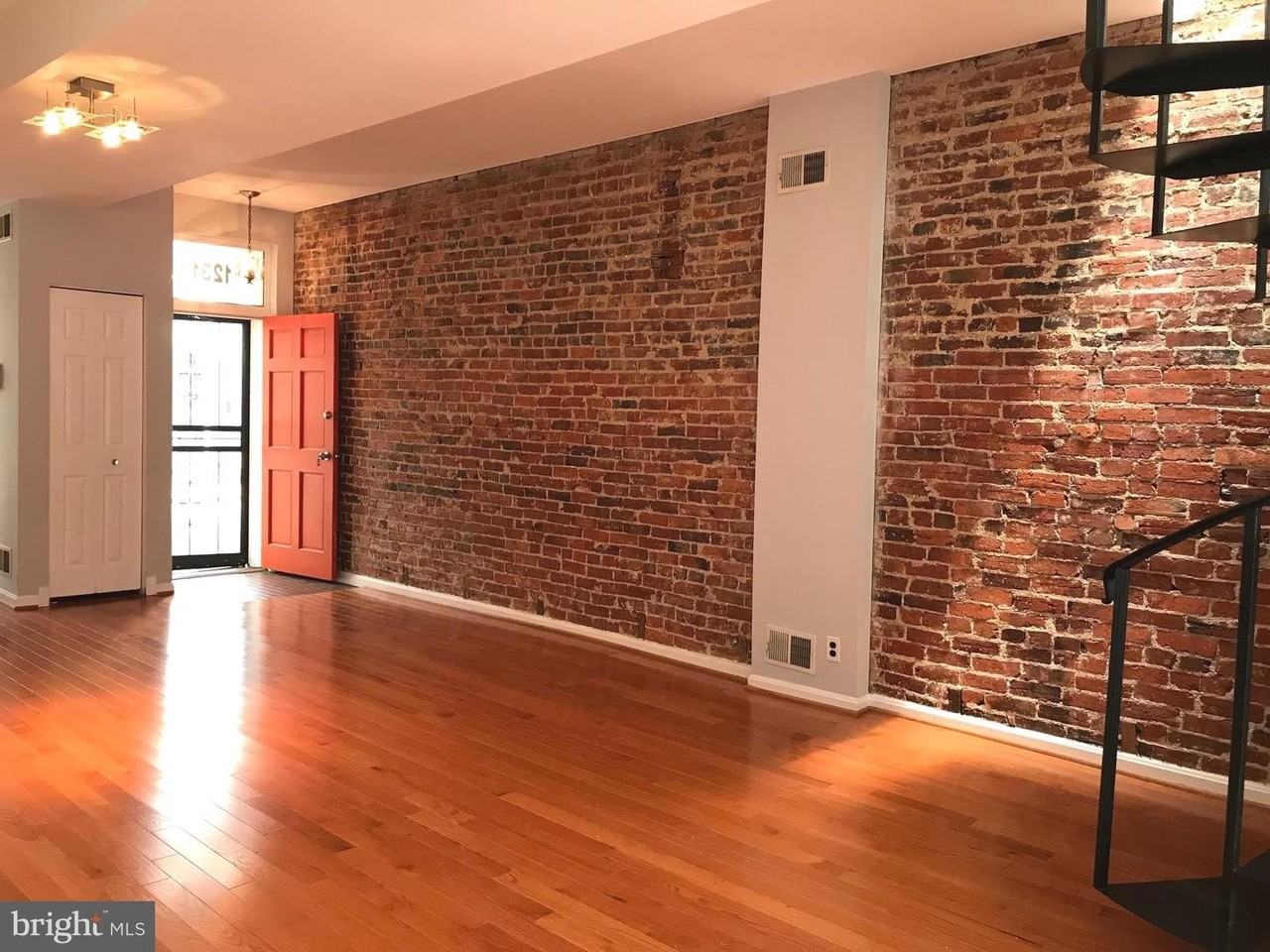 1231 Linden Pl Ne - Photo 4 of 50