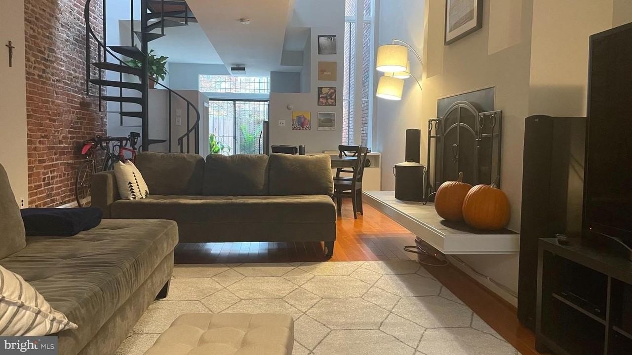 1231 Linden Pl Ne - Photo 7 of 50