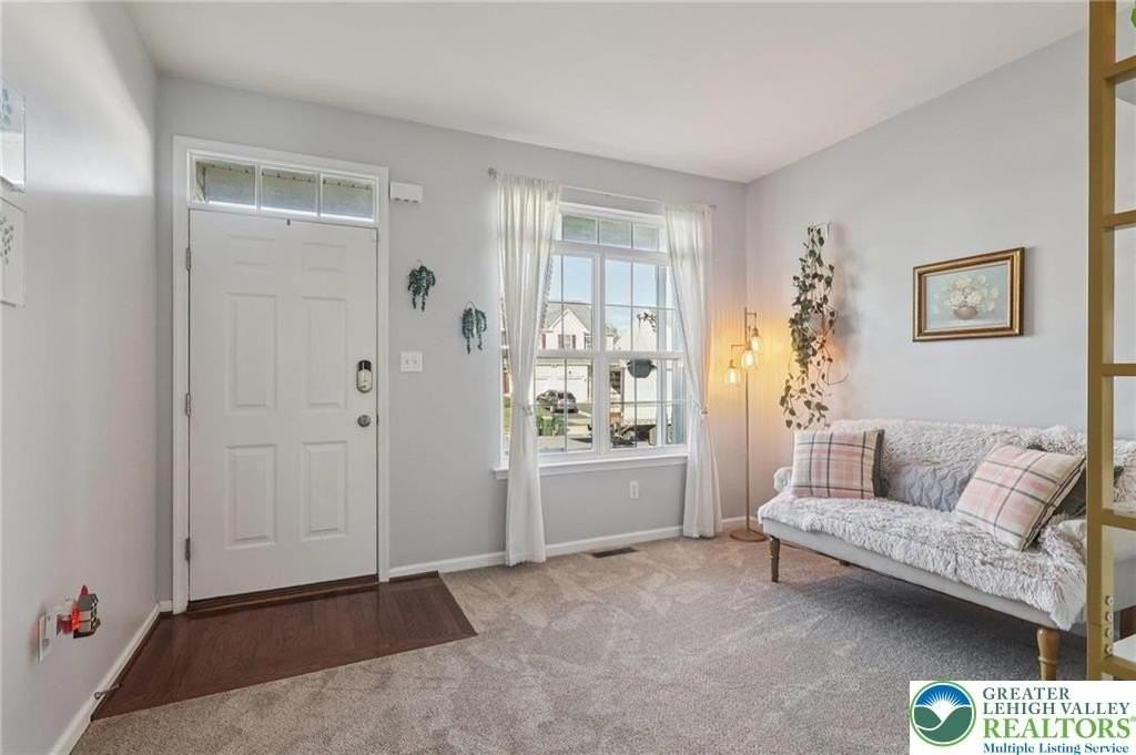 1055 King Way - Photo 3 of 38