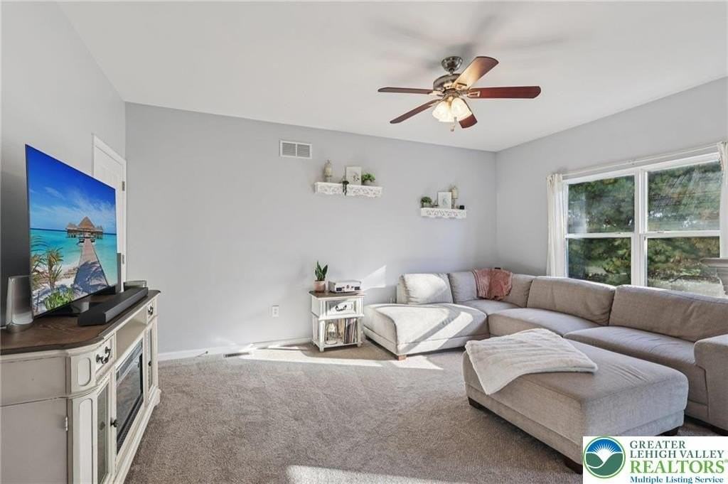 1055 King Way - Photo 5 of 38