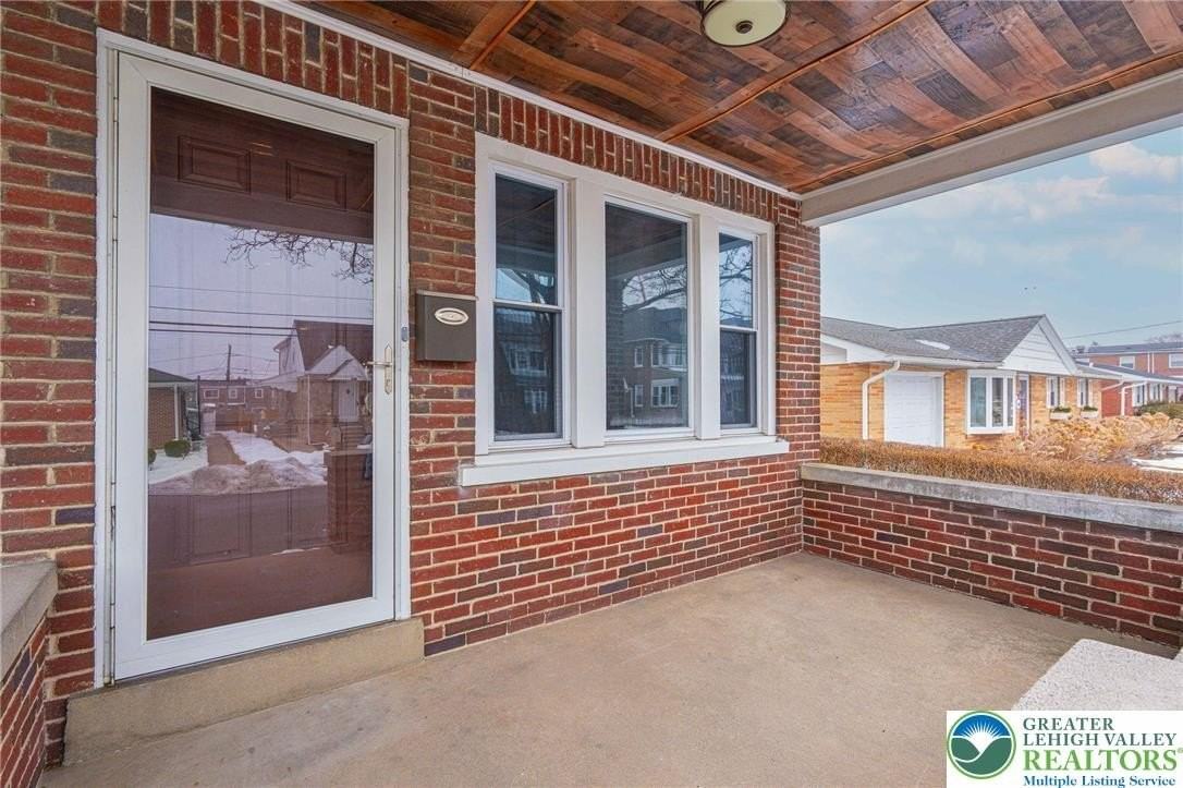 1729 W Greenleaf St - Photo 2 of 37