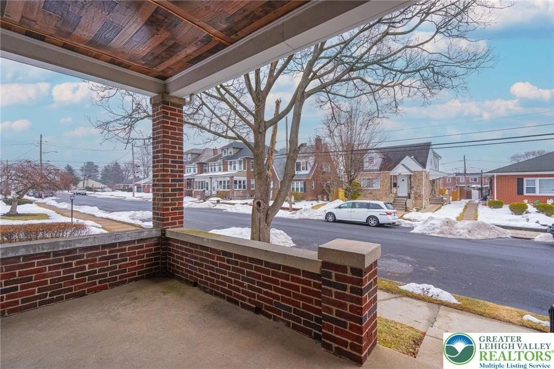 1729 W Greenleaf St - Photo 3 of 37