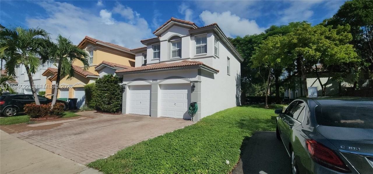 10955 Nw 87th Ln #10955 - Photo 2 of 32