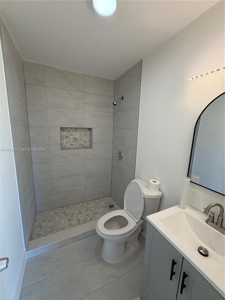 440 E 23rd St #1305 - Photo 6 of 15
