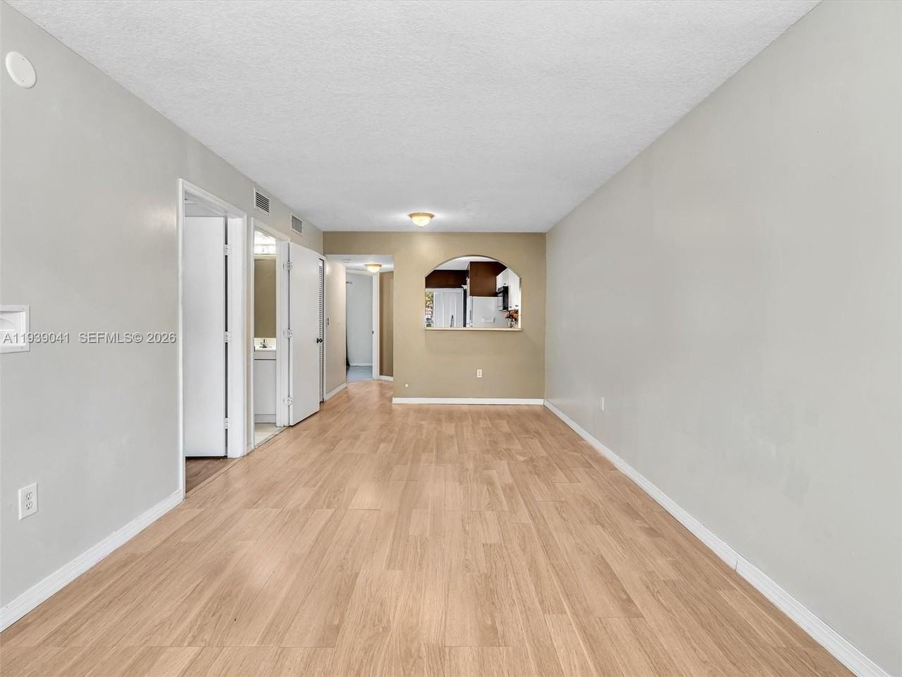 1271 Se 28th Ct #105 - Photo 4 of 47