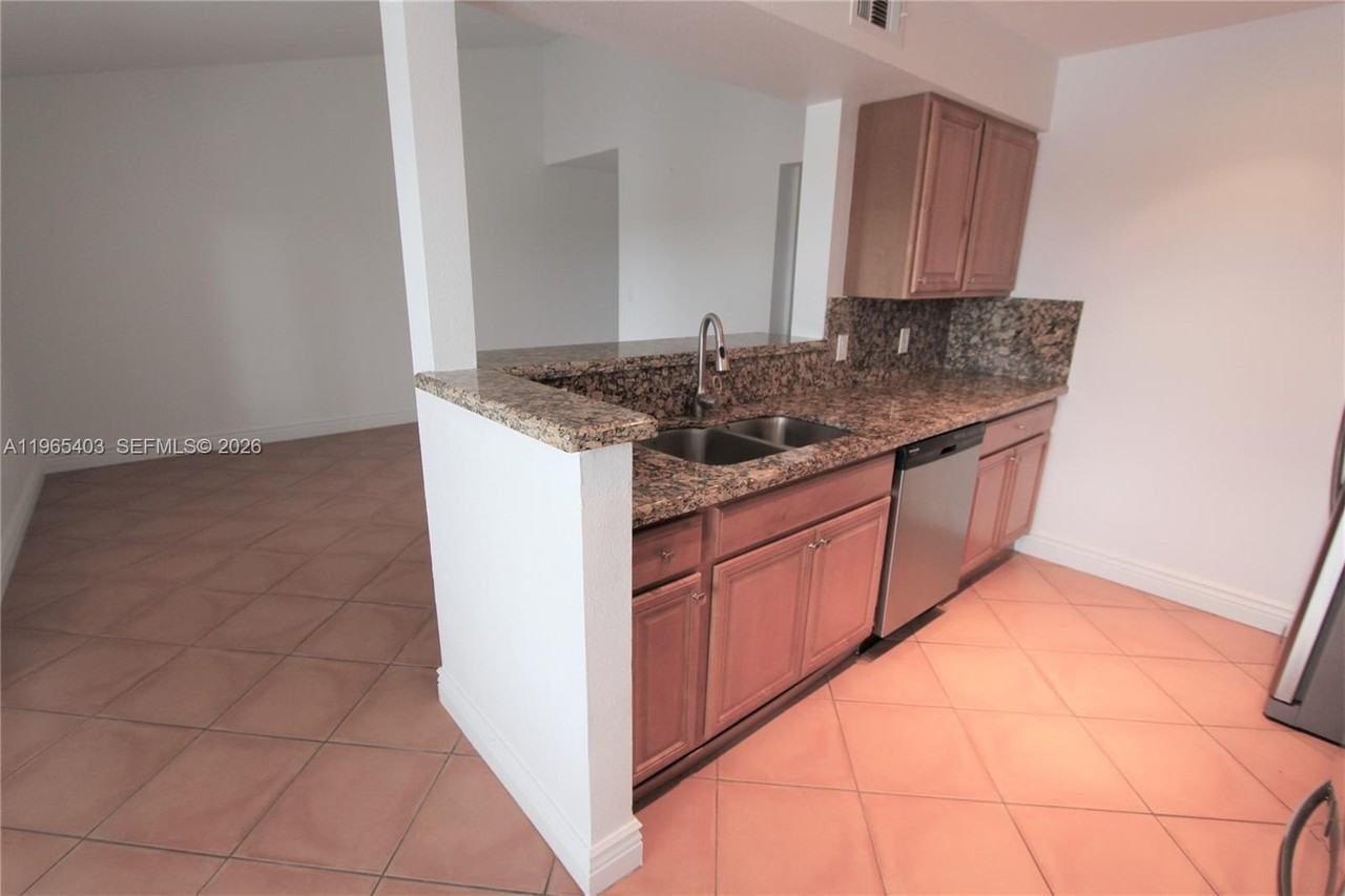 2321 Nw 33rd St #213 - Photo 5 of 19