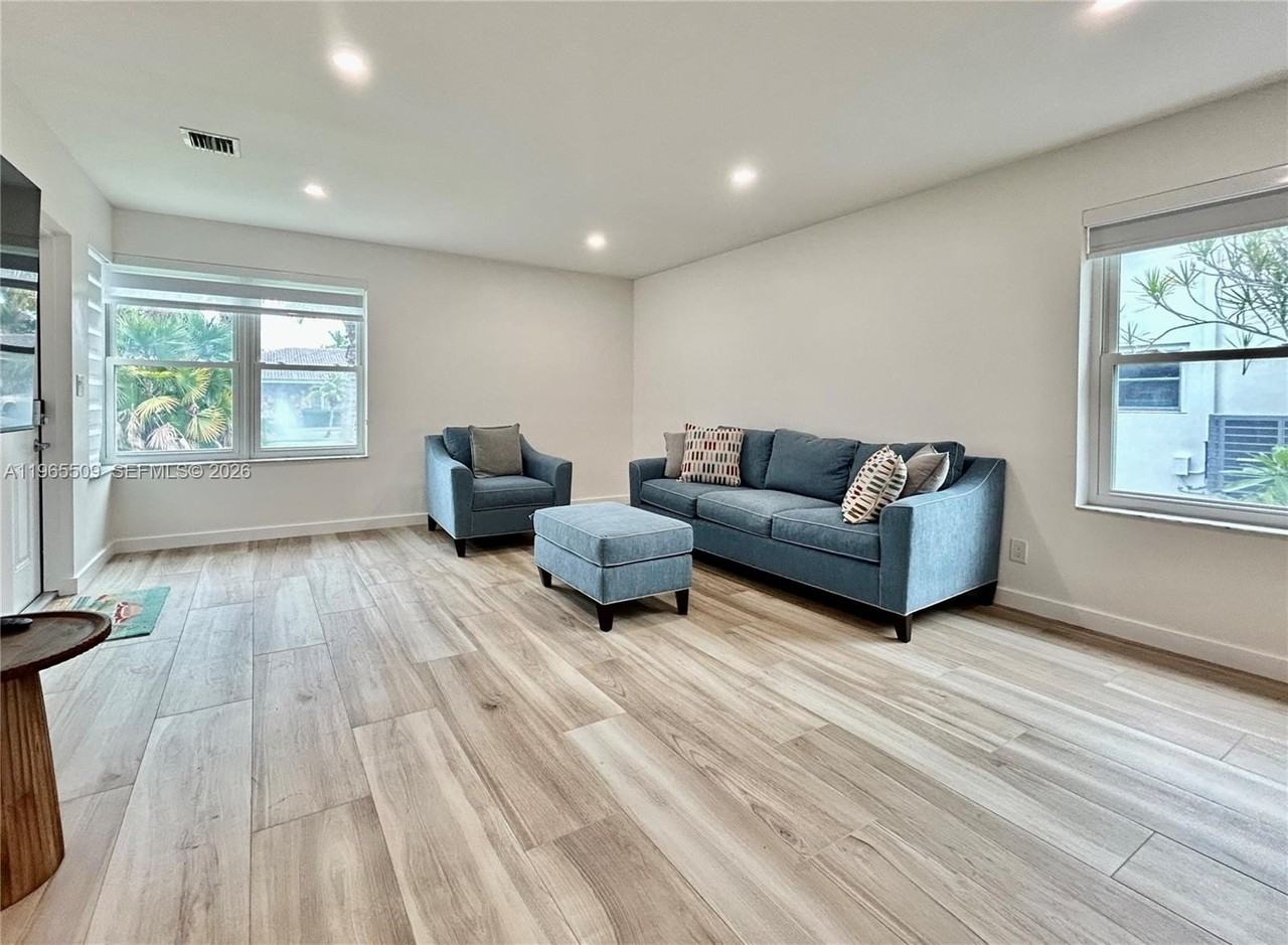 222 Se 1st St #E - Photo 4 of 16