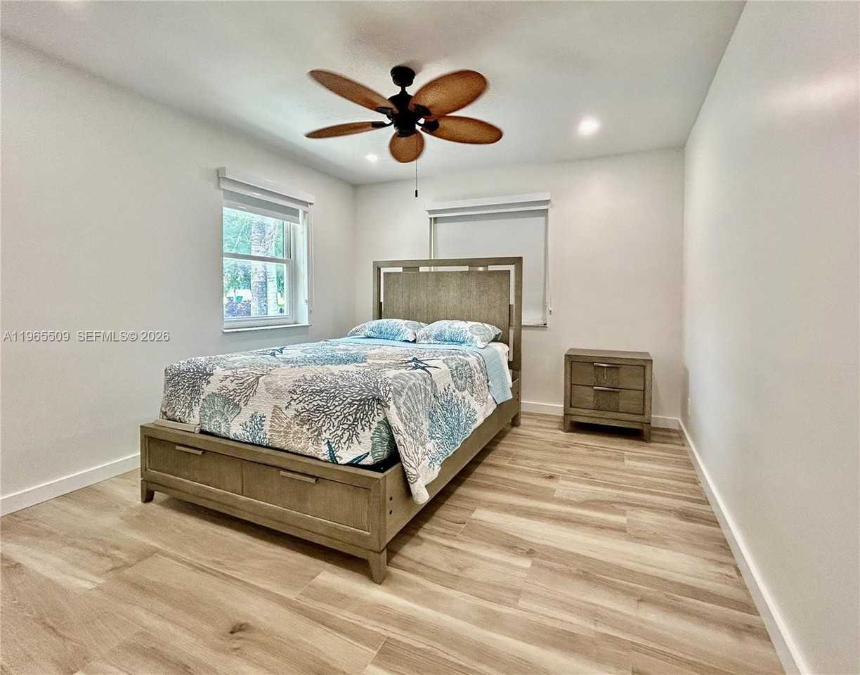 222 Se 1st St #E - Photo 6 of 16