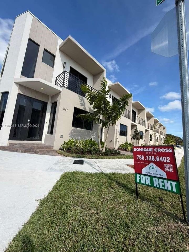 13888 Sw 261st Ter #0 - Photo 3 of 19