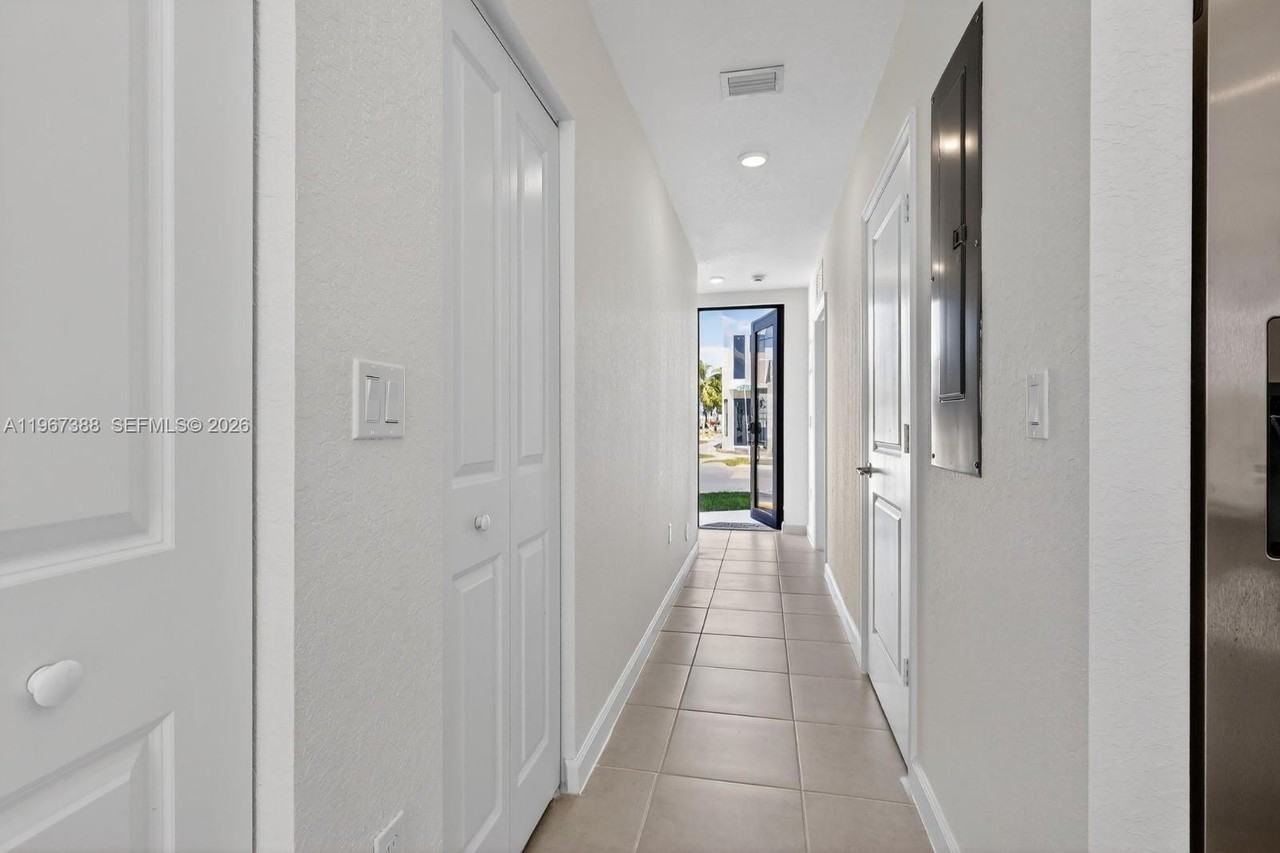 13888 Sw 261st Ter #0 - Photo 5 of 19